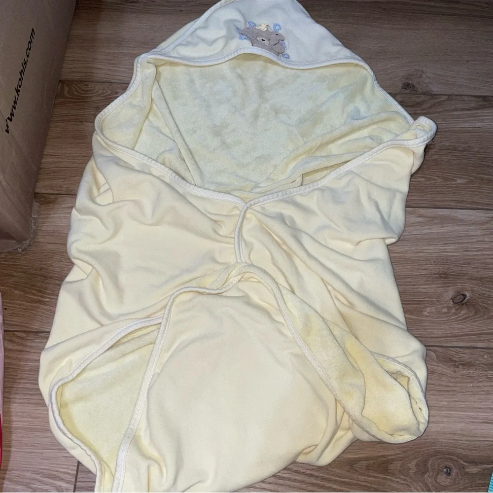 Vintage Carter’s Yellow Bear Baby Hooded Towel